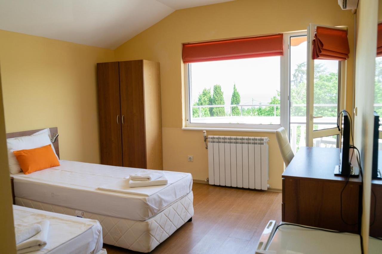 Къща За Гости Slav Hotel Varna Exterior photo